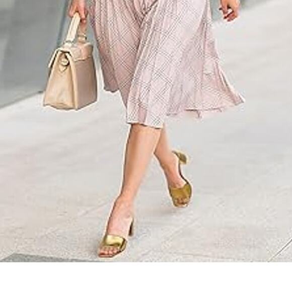 Pizz Annu Womens 7.5 Shiny Gold Open Toe 2.5" Block Heel Slide On Sandal Shoes - Picture 4 of 5